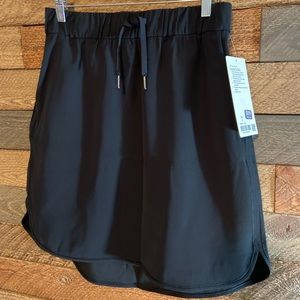 Lululemon Athletica On the Fly skirt 8 black NWT